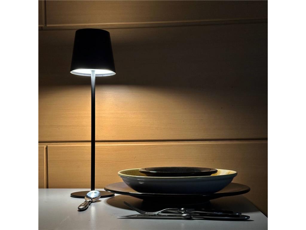 Namizna svetilka na dotik / 10x10x37cm / 1kos