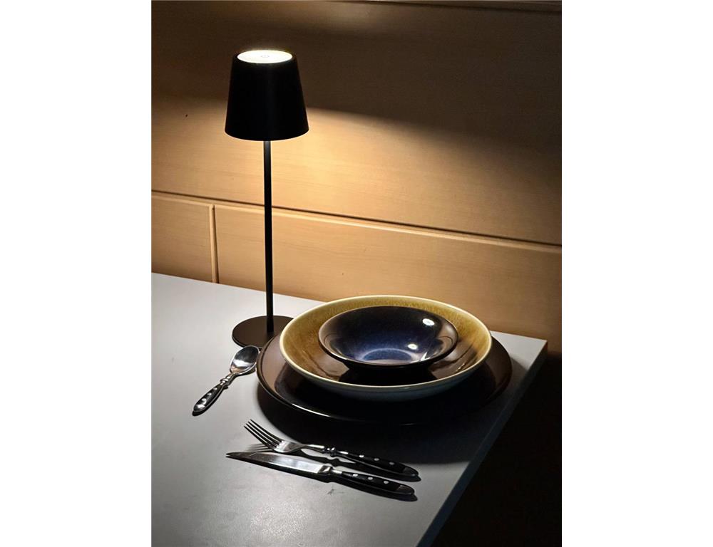 Namizna svetilka na dotik / 10x10x37cm / 1kos