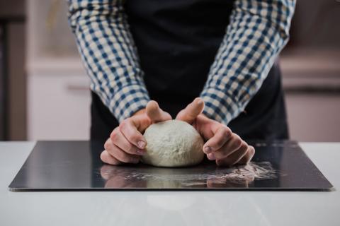 Plošča za pripravo testa za pizze / 47x49x2cm