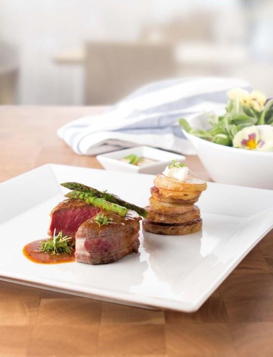 Actual globoki krožnik / 22x22cm / 1kos