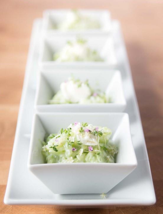 Actual globoki krožnik / 22x22cm / 1kos