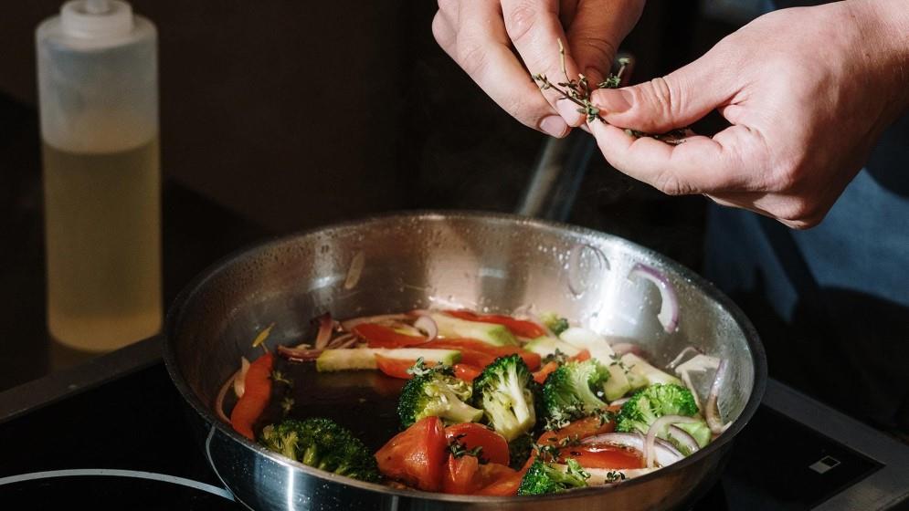 Ponev iz nerjavečega jekla / 28cm / 1mm / indukcija